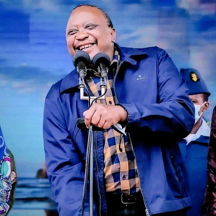 calvinokello4's tweet image. Blaming Uhuru for our loss is shortsighted.

Uhuru lost his community to Ruto just for supporting Raila.

A whole president lost his own turf because of his position.

He had the option of supporting Ruto and still controlling his people, but he did not. 

He stood his ground.…