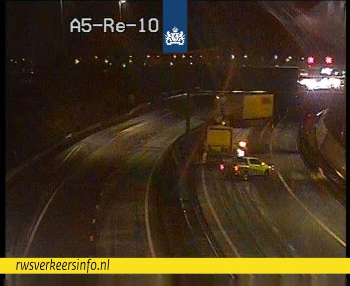 Ongeval met geschaarde vrachtwagen op A5, beide richtingen afgesloten