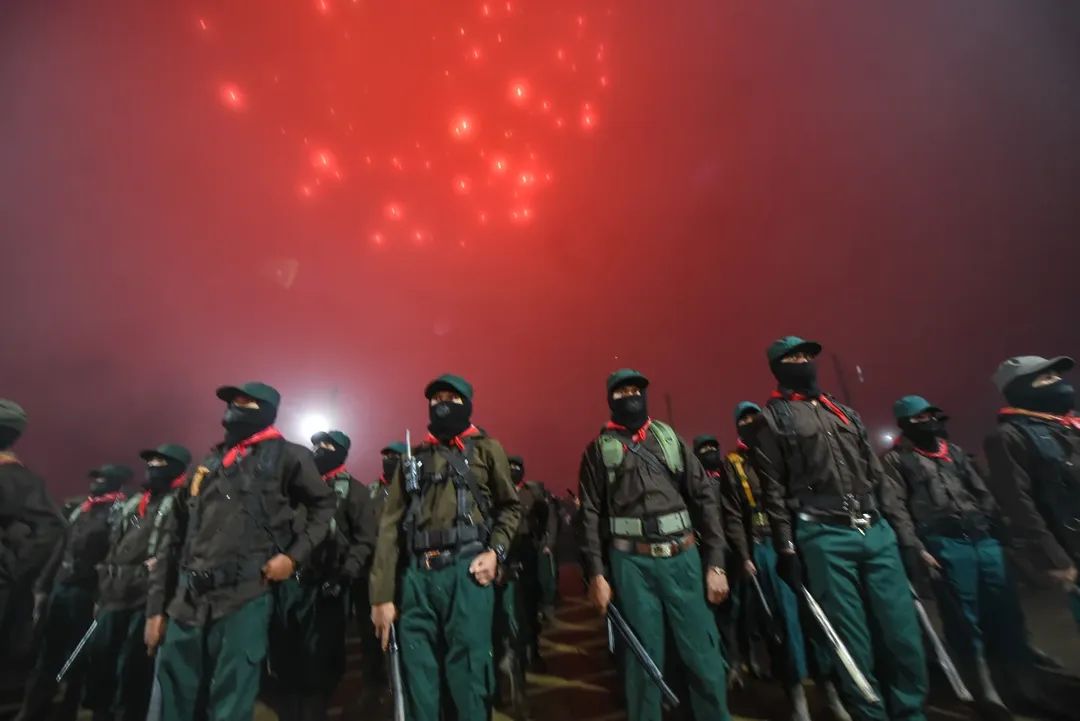 VIM_Media's tweet image. En la conmemoran el 32 aniversario del levantamiento armado Zapatista el subcomandante Moisés señaló: "Vamos a seguir esa lucha, pero con el horizonte común, donde no queremos propiedad, porque eso es lo que nos ha hecho como estamos, divididos".
📷 Alejandro Meléndez @alexmelon