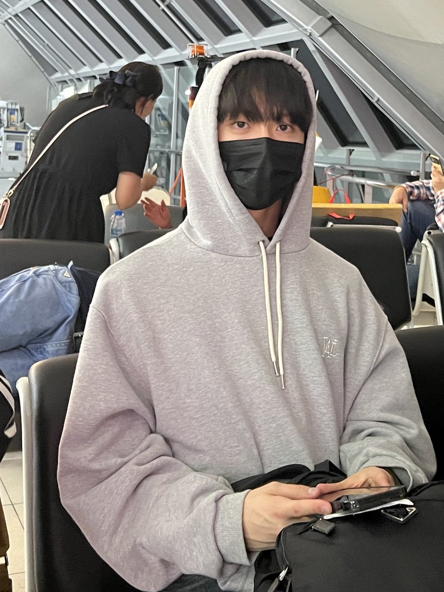 EVNNE 공식 계정 게시물 이미지(이정현 해시태그 포함)