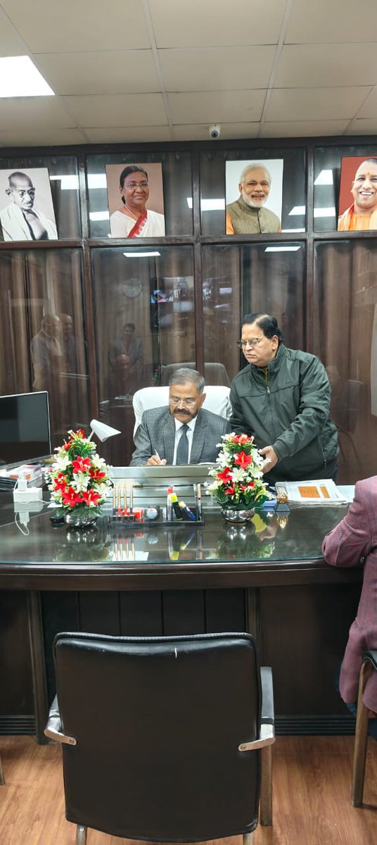 सेवा में
  माननीय अध्यक्ष महोदय
  <a href="/PrashantK_IPS90/">Dr. Prashant Kumar IPS</a>
  <a href="/upesscprayagraj/">UPESSC</a>
विषय -UPTET व ATRE
महोदय
   निवेदन है कि उत्तर प्रदेश शिक्षक पात्रता परीक्षा (UPTET) का विस्तृत विज्ञापन व एक बड़ी प्राथमिक शिक्षक भर्ती परीक्षा (ATRE) का संक्षिप्त विज्ञापन जारी कीजिए
#मार्च_में_UPTET_कराओ