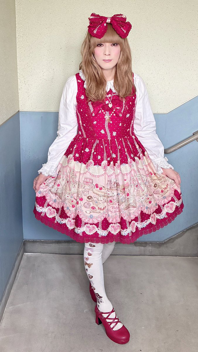 ♡おんぷ♡ 11月23日くぅ2歳の誕生日おめでとう🤍 カメラを向けるとかわいいポーズ