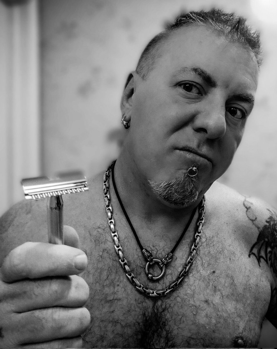 Absolutely loving this <a href="/Gillette/">Gillette</a> safety razor! A close clean shave without the irritation from disposable razors. Game changer for sure!