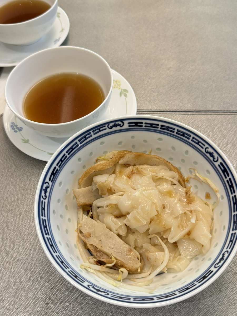 เมนู“น้องมิว”ประจำร้านก๋วยเตี๋ยวปีกไก่สายน้ำผึ้ง (แต่ไม่ใส่ไก่)