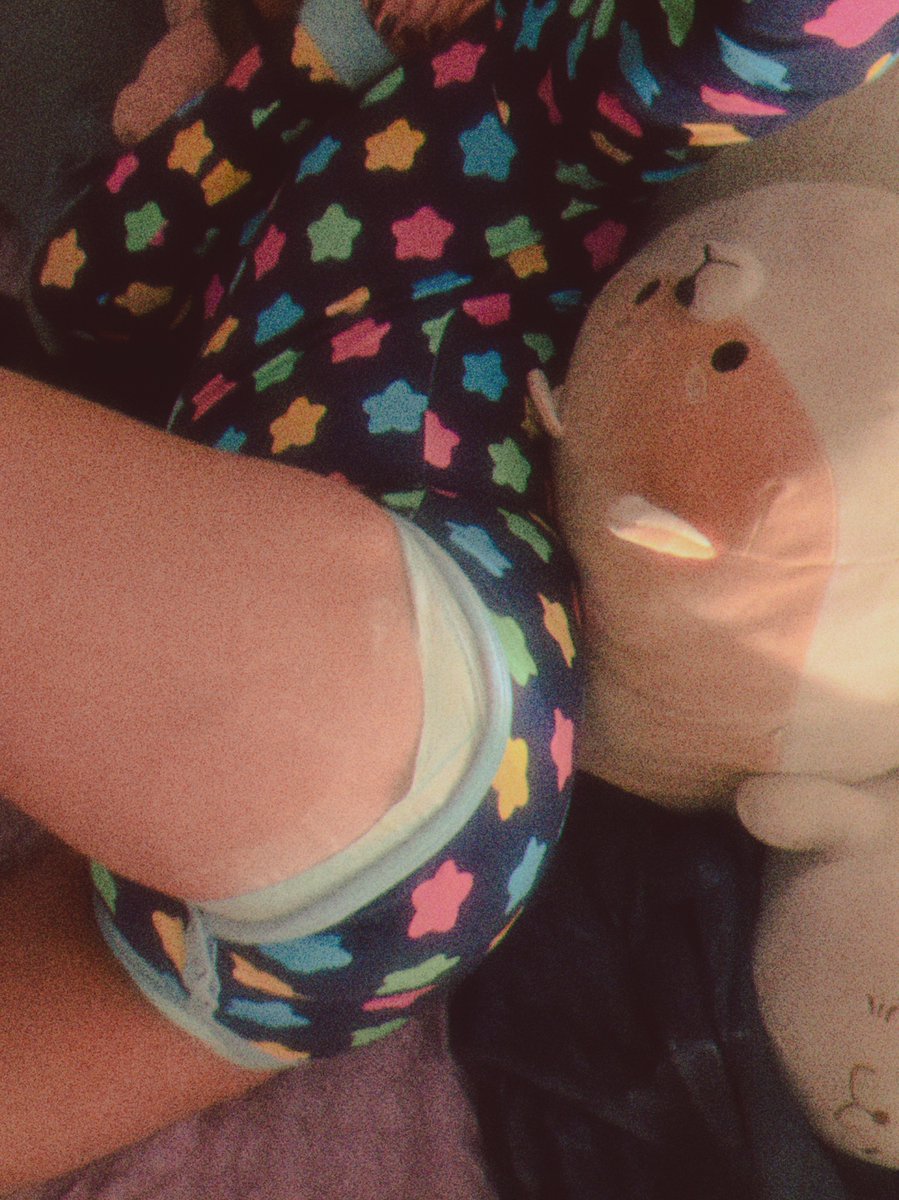 CW: ABDL
Happy new yeaaar everybab, I wish you all a comfy and regwessive year~ uwu