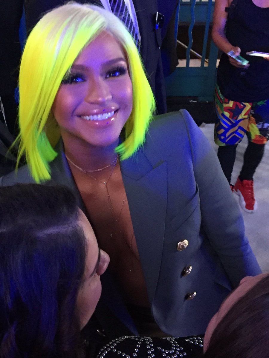 2000sphase's tweet image. This hair on Cassie | chefs kiss.