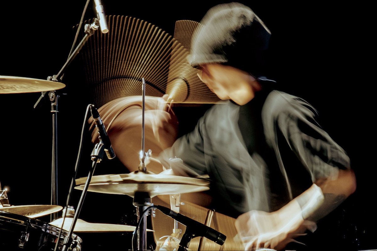 Front. As new year begins, the performance is marching on through the unraveling.
#wordswithnomusic #rebuildingtherightsofstatues