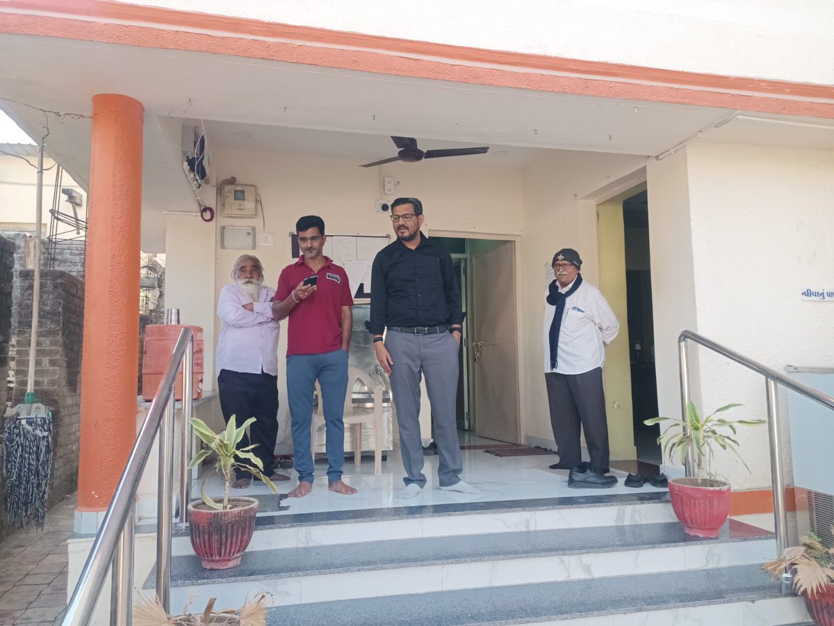 આજે આણંદ તાલુકાના વડોદ ગ્રામ પંચાયતની મુલાકાત લીધી! ગ્રામ વિકાસની યોજનાઓની સમીક્ષા કરી, સ્થાનિક મુદ્દાઓ પર ચર્ચા કરી અને જરૂરી માર્ગદર્શન આપ્યું. આણંદ જિલ્લા વહીવટી તંત્ર ગામડાઓને મજબૂત બનાવવા માટે પ્રતિબદ્ધ છે.#AnandDistrict #GramPanchayat #VadodVisit #GujaratDevelopment