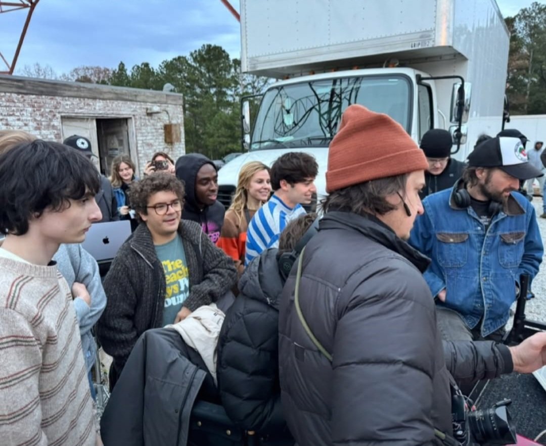 nancewheelers_'s tweet image. i love how the cast went to watch natalia, charlie, joe, and maya film their epilogue scene