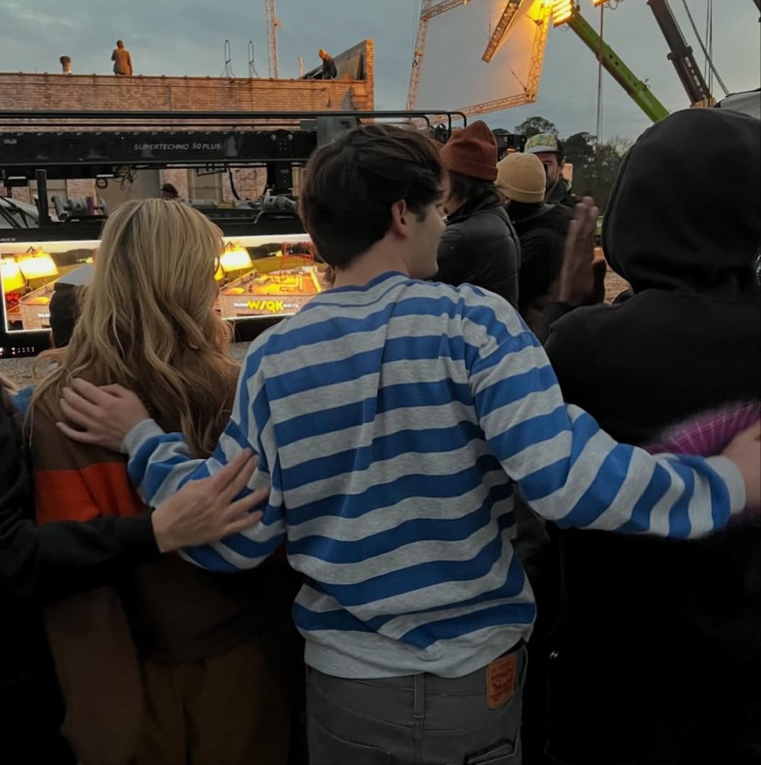 nancewheelers_'s tweet image. i love how the cast went to watch natalia, charlie, joe, and maya film their epilogue scene