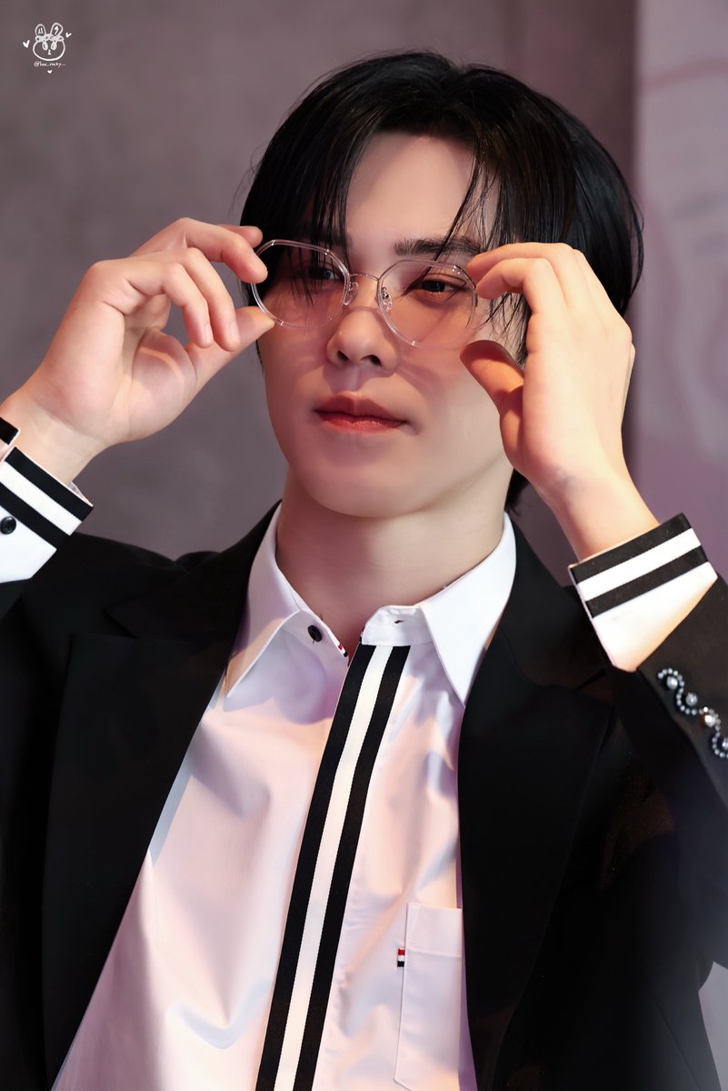 luv_rocky__'s tweet photo. 𝟐𝟓𝟏𝟐𝟐𝟖  𝑾𝒐𝒍𝒖𝒅 𝒚𝒐𝒖 𝑩𝒆 𝑴𝒚 팬싸 HQ

하모 심장이 남아나질 않아… ㅠㅠㅠ💘

#라키 #ROCKY @p_rockyent https://t.co/CFJiZ5hiL2