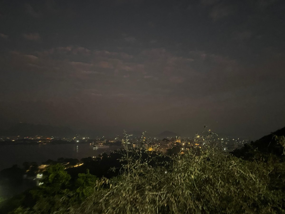 आपको कॉल करता है,उसी को कॉल करें।
जो आपका सम्मान करता है,उसका सम्मान करें।उसी पर भरोसा करें,जो आप पर भरोसा करता हो।उसे चुनें,जो आपको चुनता है।जो आपको महत्व देता है,उसे महत्व दें।उसी में निवेश करें,जो आप में निवेश करता हो।उसी का हाथ पकड़ें,जो आपको थामे।सुबह होने के पहले का ख्याल..
