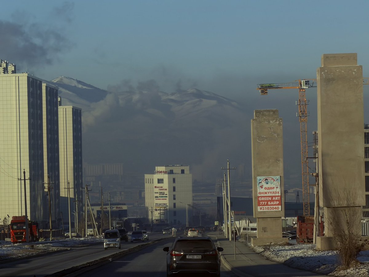 turiinsoyorholt's tweet image. Утаагүй болсон гэж худал ярьцгаахаа л болимоор байгаамдөө 😏 Нөгөөх нь бүр дүрдээ орцон утааг шийдсэн нтр гээд… Хэний ч нүдэн дээр ил байж л байгаа шдээ өмхий утаа нь