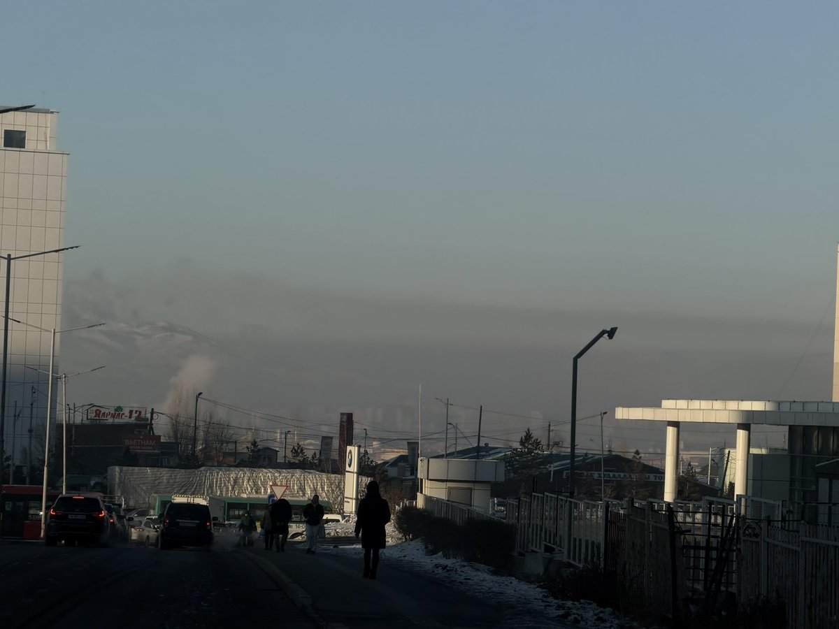 Утаагүй болсон гэж худал ярьцгаахаа л болимоор байгаамдөө 😏 Нөгөөх нь бүр дүрдээ орцон утааг шийдсэн нтр гээд… Хэний ч нүдэн дээр ил байж л байгаа шдээ өмхий утаа нь