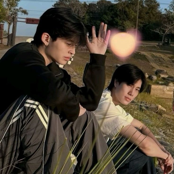 nrpwlu's tweet photo. ชอบรูปปอนด์ภูวินทร์ทริปเขาใหญ่เซ็ตนี้มากเลย 🥺 มู้ดโทนมันได้มากจริง ๆ 😭 (1)

𓋜 #pondphuwin , #ปอนด์ภูวินทร์ ୧⍤⃝💐 https://t.co/8p2qWvc43o