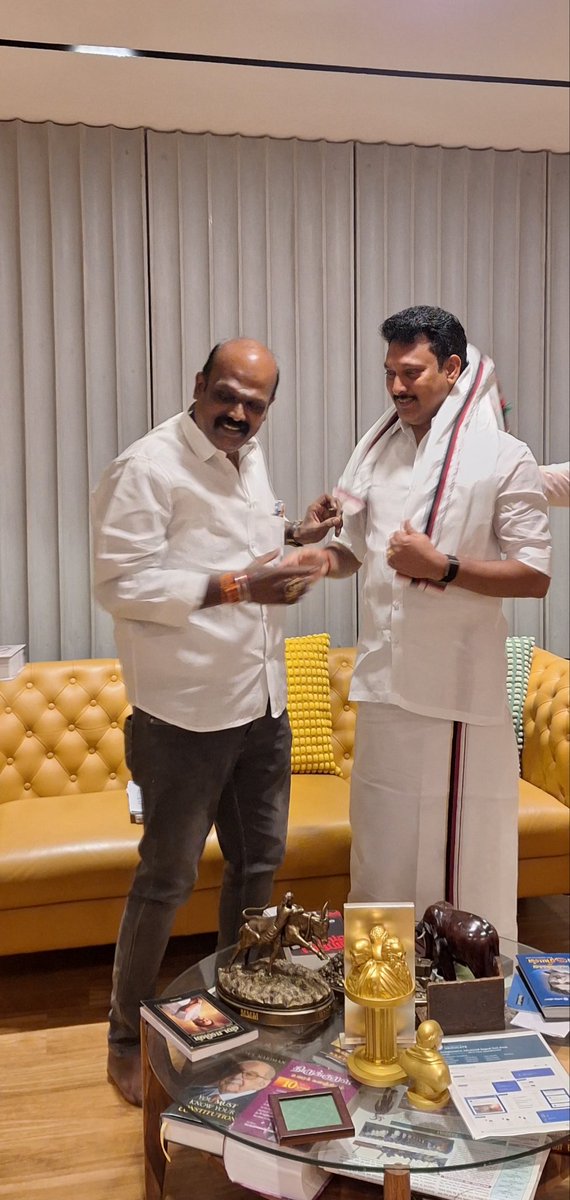 AMSRajkumarUswa's tweet photo. எம் பிறந்தநாளையொட்டி,
மாண்புமிகு பள்ளிக்கல்வித்துறை அமைச்சரும், 

பாசத்தலைவரும், 

எங்களின் அன்பில் அண்ணனுமான, திரு. @Anbil_Mahesh  அவர்களை சந்தித்து பிறந்தநாள் வாழ்த்துக்களை பெற்றேன் அவரின் வாழ்த்துக்களுக்கு என் அன்பும் நன்றியும்.... https://t.co/kXCU0d8IsV
