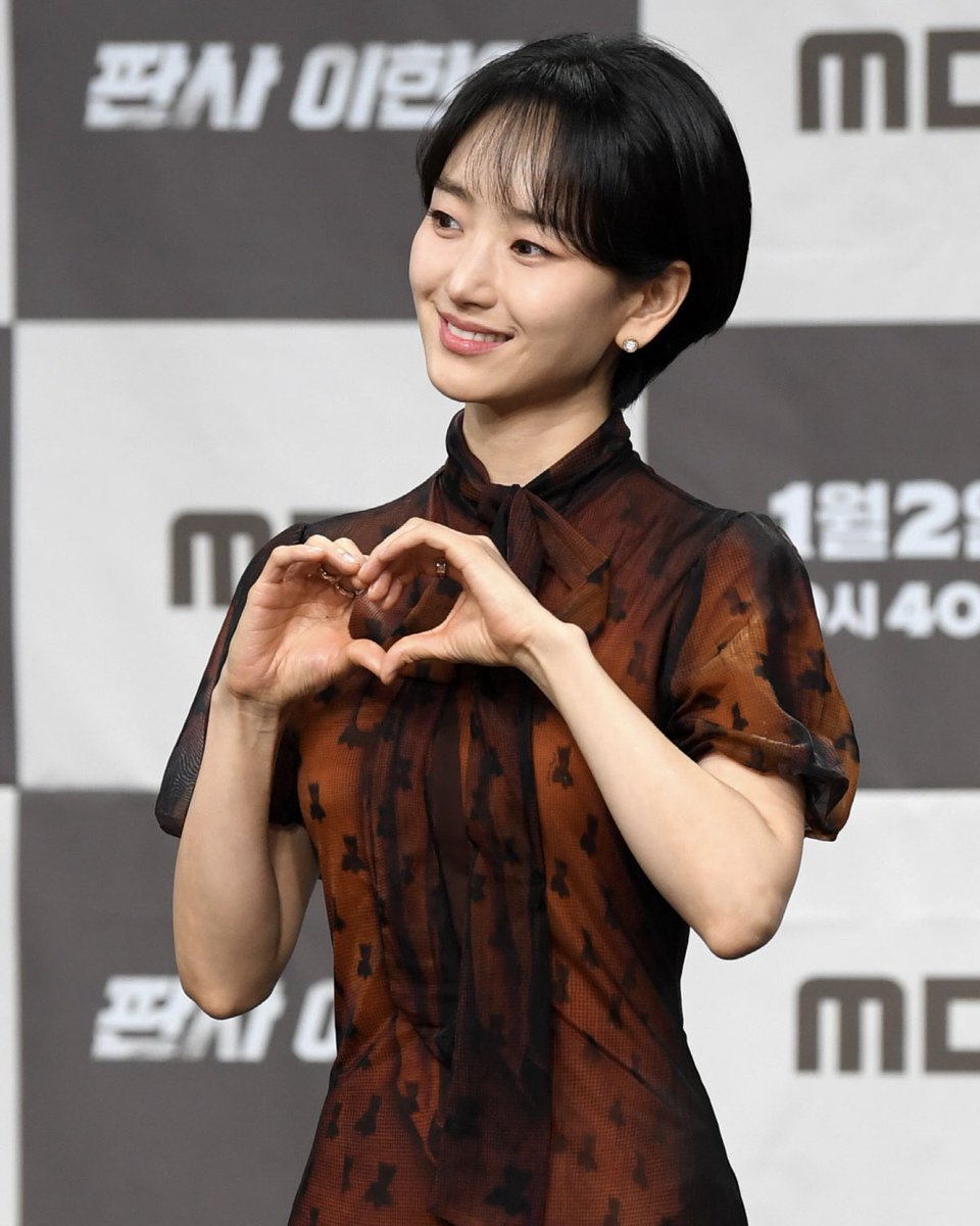 iampipesbae's tweet image. #wonjina at #thejudgereturns press conference. she’s so pretty!! 🤎✨