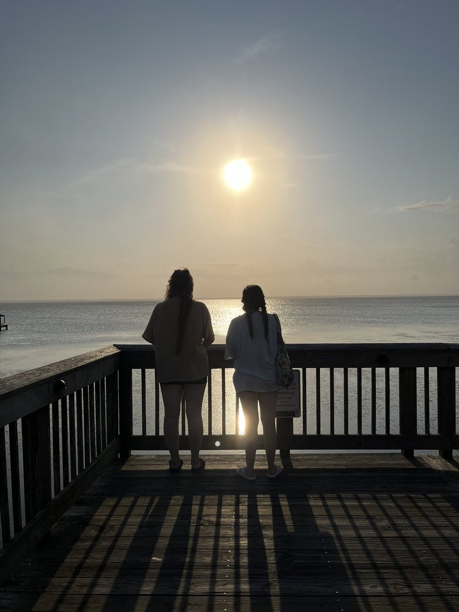 KWISTEN DAY KWISTEN DAY!!!! ohh my sweet bestie, i am so grateful we get to experience being girls together. i wish you nothing but the happiest trip around the sun this year💛