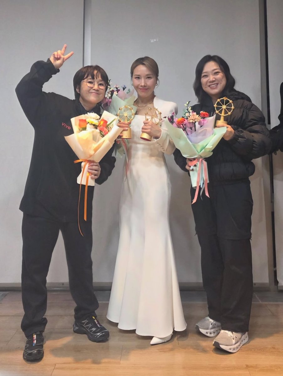 imvv7576's tweet photo. 먼가 진짜 가족사진 같고.. https://t.co/jVhSVUXLZ3