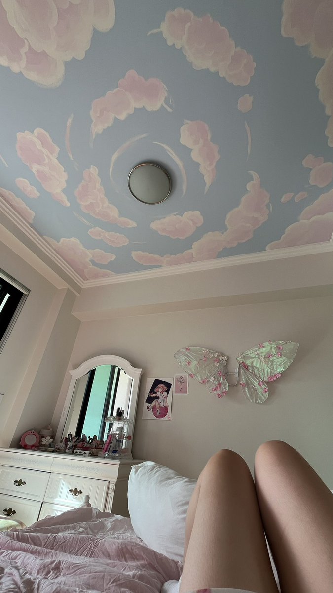 cupidity_mp3's tweet image. call me miuangelo, i did this to my ceiling