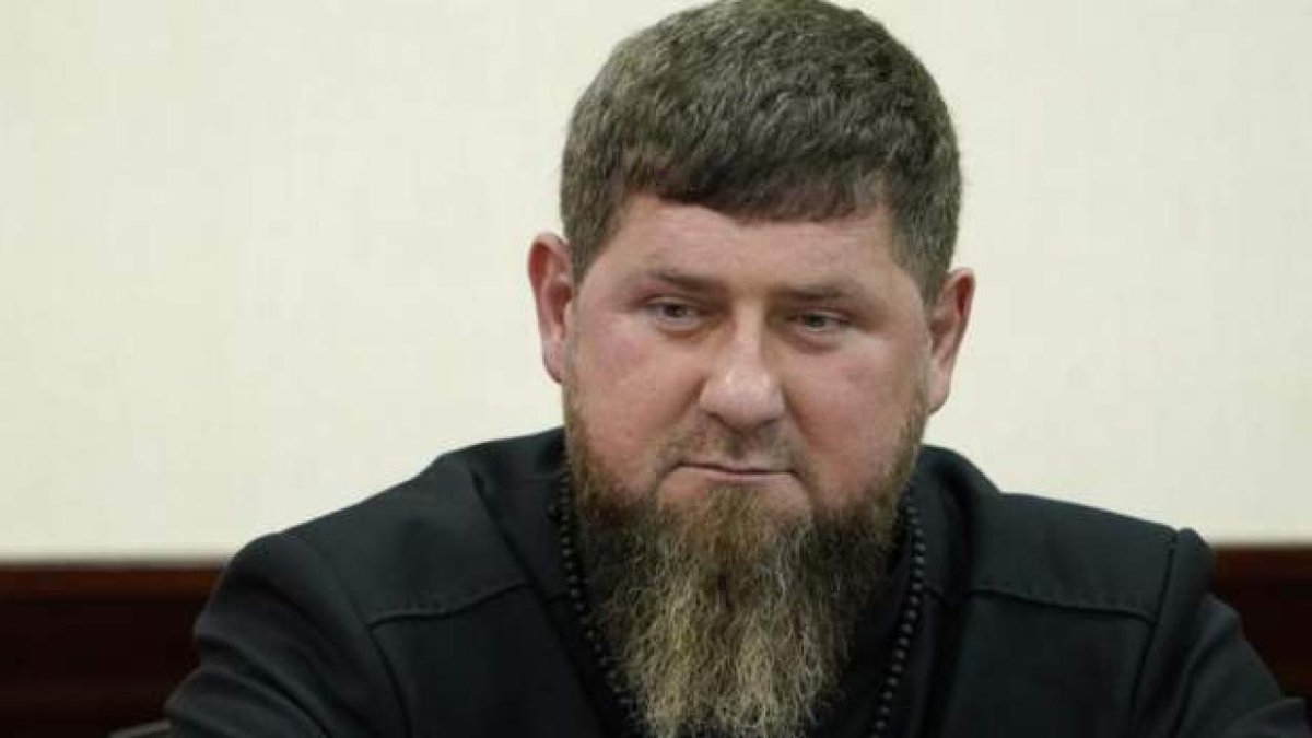 🔴 Rusya’nın kuklası Ramazan Kadirov’un sağlık durumu kötüleşiyor.

Moskova’da düzenlenecek liderler zirvesine katılmak üzereyken sağlık durumu aniden kötüleşen Kadirov, Rusya’da bir hastaneye kaldırıldı.