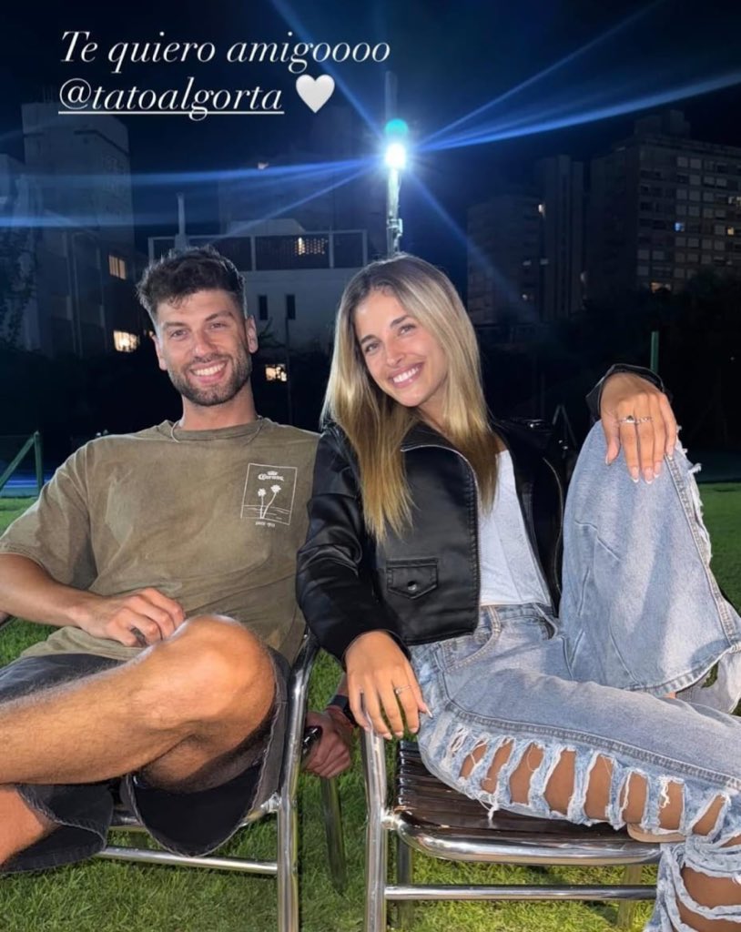 "encima lo quiero al tarado, no sé por que pero lo quiero" 🔚
mi amistad fav que nos dejó el 2025.