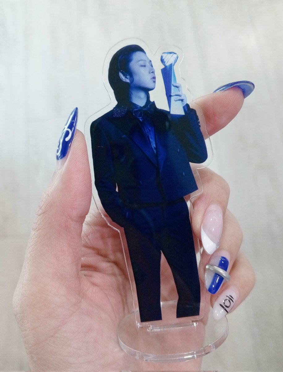 ซื้อจากแอพส้มมาแบบไม่คาดหวังเพราะถูกมาก ราคาแค่หลักสิบ ตอนแรกจะเอาการ์ดมาตั้งที่โต๊ะทำงานก็กลัวหาย 🤣  แล้วไปเจอสแตนดี้จิ๋วอันนี้ กดมาเลยจ้า สรุปงานดีเกินคาดเป็นอะคริลิคด้วย แปะฟิล์มกันรอยมาอย่างดี เผื่อใครอยากได้ ลงพิกัดให้นะค้า เอสเจมีครบทุกเมมเลย
s.shopee.co.th/6VHIBtIgzN