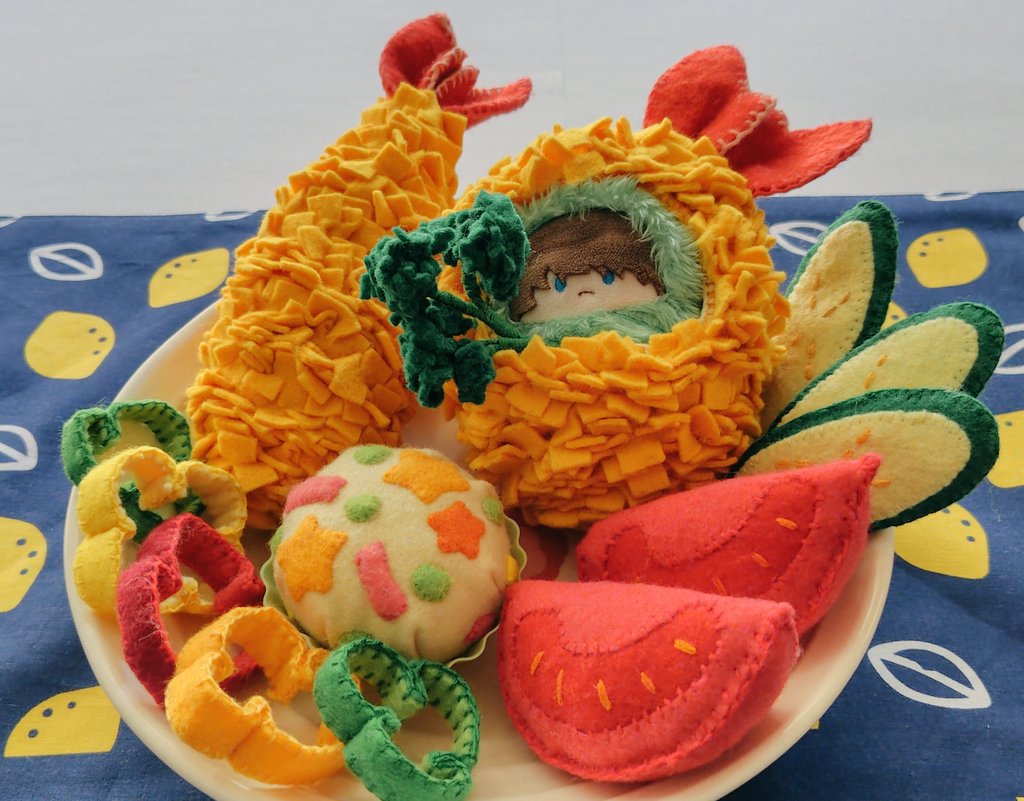 エビフライ暦先輩の進捗です。ポテサラを添えました。