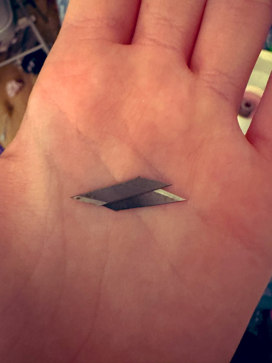 glorysteadynene's tweet image. cleaned my room to much 🥲