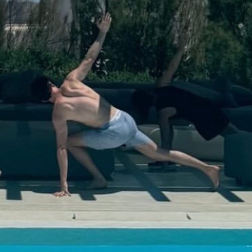 Elias_posts's tweet image. While you're saying this, rotting in bed, this is Noah Schnapp…

Amen 🙏