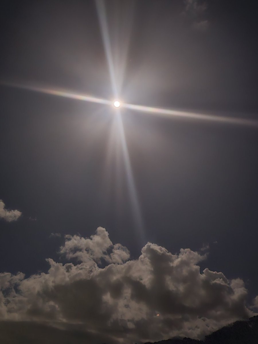 ひゃ〜〜Σ(ﾟ∀ﾟﾉ)ﾉ
車で走って〜外が明るいな〜思ってつい車を止めてまで撮影してしまったわな〜
因みに18時27分に撮影ですわな〜
