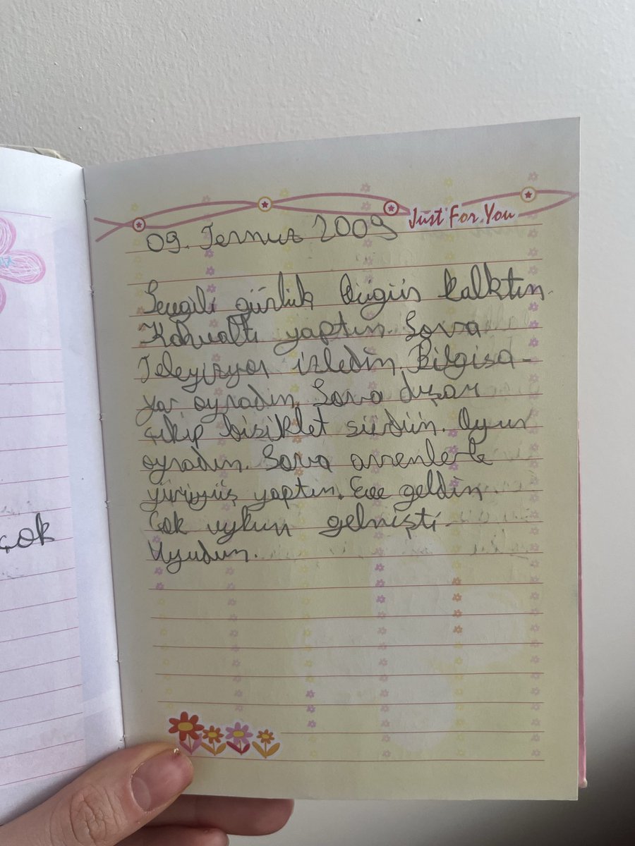 -sen 9 yasinda ne yapiyordun

me: