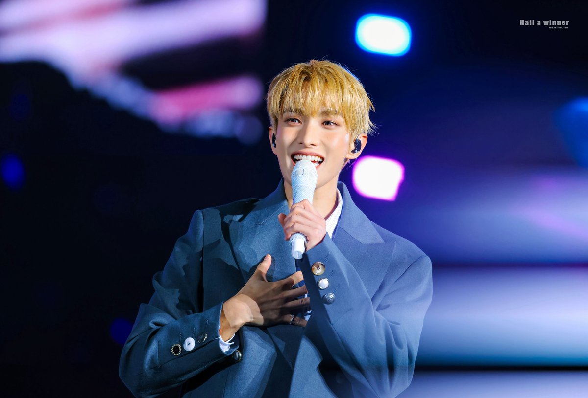 Hail_a_winner's tweet photo. 251204 NEW_ in Osaka HQ

2026년에도 
예쁘게 웃어줘 ◡̈
🩷🩵❤️🧡💛💚💙🤎💜

#SEVENTEEN #세븐틴
#도겸 #ドギョム #DK #DOKYEOM https://t.co/pOIHj2yNvw