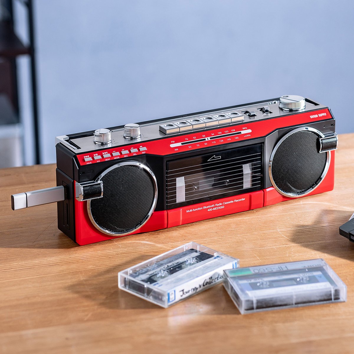 懐かしデザインの、多機能ラジカセ。