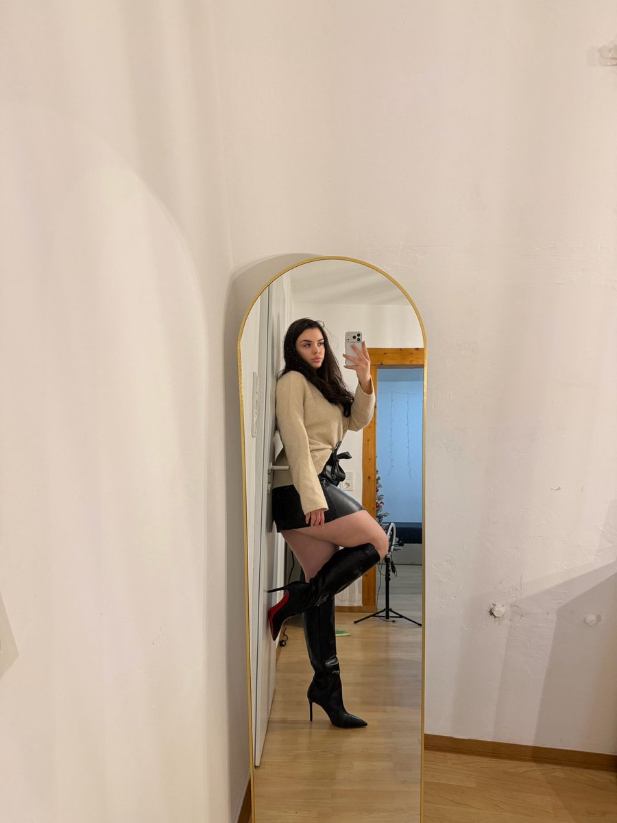 Gottenlea's tweet image. Happy new year 🎆