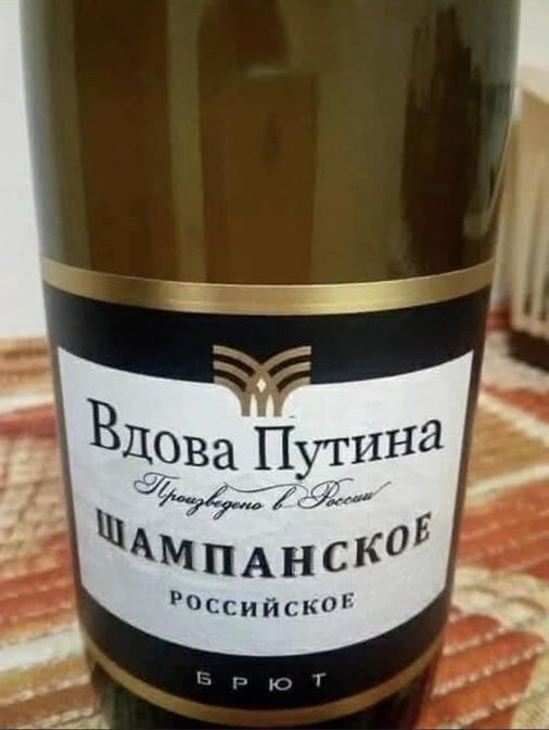 7kitLea's tweet image. Не вистачало ось такого ігристого на свята!