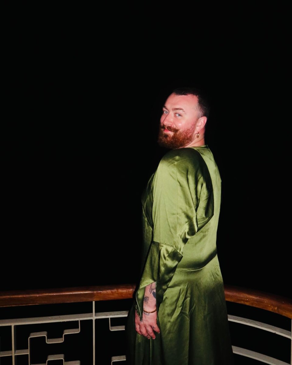 HugoGloss's tweet image. Sam Smith surpreendeu os seguidores ao compartilhar registros do Ano Novo onde? Na Amazônia! Do mais absoluto nada! 

📸: @samsmith