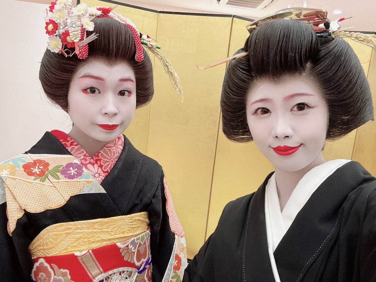 新年あけましておめでとうございます⛩
本日が初仕事でした✨

近年恒例になっておりますが秋田OPAさんで新春イベントに参加させていただきました💓

今年は干支のかんざしを赤ではなく、ちょっぴりお姉さんぽく緑にしてみました😉

本年もどうぞよろしくお願いいたします🐎