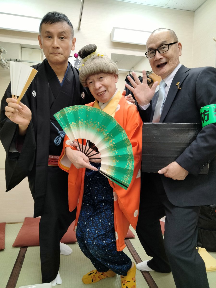 正月初席上野第三部 夕方6時5分上り。 私のおあとの出番の コントD51