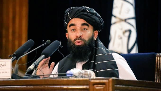 #کوټ_شاټ👊
 د جرارې ژبې خاوند قدرمن  مولوي ذبیح الله مجاهد صاحب تازه په یوه تلویزوني مرکه کې وویل چې موږ داسې اسلحې ترلاسه کړې، چې بشپړ دفاع د افغانستان په کولئ شو. نور ضرور نده چې سنګه او څه رقم اسلحې دي دا محرمې دي.✊👋