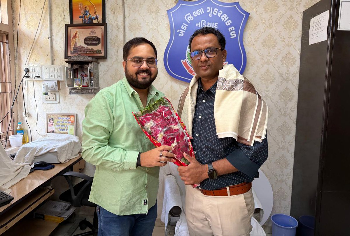 homeguard07's tweet photo. આજે તા.૦૨/૦૧/૨૦૨૬ના રોજ અત્રેના જીલ્લા કચેરી ખાતે મા.જીલ્લા કમાન્ડન્ટ પ્રણવ.એસ.સાગર સાહેબશ્રીના જન્મદિવસ નિમિત્તે સાહેબશ્રીને ખુબ ખુબ શુભેચ્છાઓ પાઠવવામાં આવી હતી, જેમાં કચેરીના કર્મચારીગણ હાજર રહ્યા હતા સાથે તમામ યુનિટના અધિકારી અને  હોમગાર્ડઝ સભ્યોએ શુભેચ્છાઓ પાઠવી હતી. https://t.co/YyFTuYSCmy