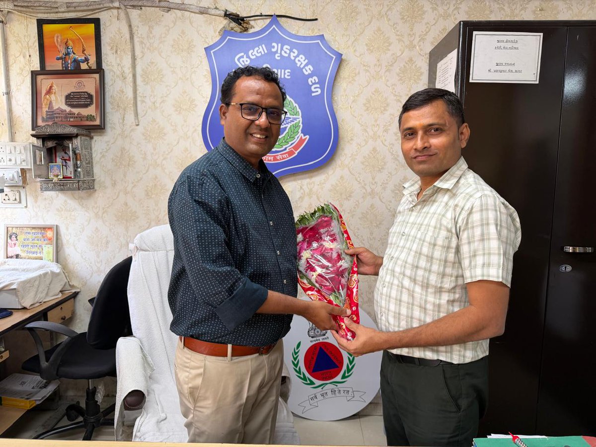 homeguard07's tweet photo. આજે તા.૦૨/૦૧/૨૦૨૬ના રોજ અત્રેના જીલ્લા કચેરી ખાતે મા.જીલ્લા કમાન્ડન્ટ પ્રણવ.એસ.સાગર સાહેબશ્રીના જન્મદિવસ નિમિત્તે સાહેબશ્રીને ખુબ ખુબ શુભેચ્છાઓ પાઠવવામાં આવી હતી, જેમાં કચેરીના કર્મચારીગણ હાજર રહ્યા હતા સાથે તમામ યુનિટના અધિકારી અને  હોમગાર્ડઝ સભ્યોએ શુભેચ્છાઓ પાઠવી હતી. https://t.co/YyFTuYSCmy