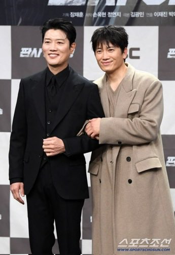 4feo_'s tweet image. 😭كان من احد احلامي إنهم يجتمعون سوا 
وصاااااااااااارت ماني مصدقه للحين والله 🤎!!!!!!!!!!