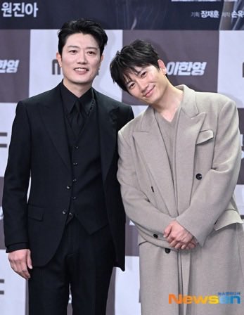 4feo_'s tweet image. 😭كان من احد احلامي إنهم يجتمعون سوا 
وصاااااااااااارت ماني مصدقه للحين والله 🤎!!!!!!!!!!