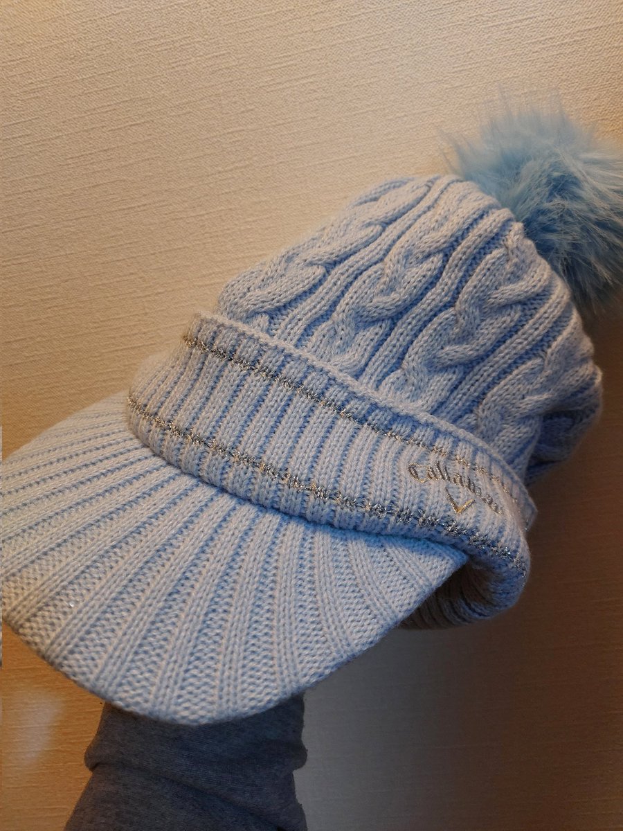 ニット帽好きなんだけど、 ツバ付きでボンボンがついたやつがよくて