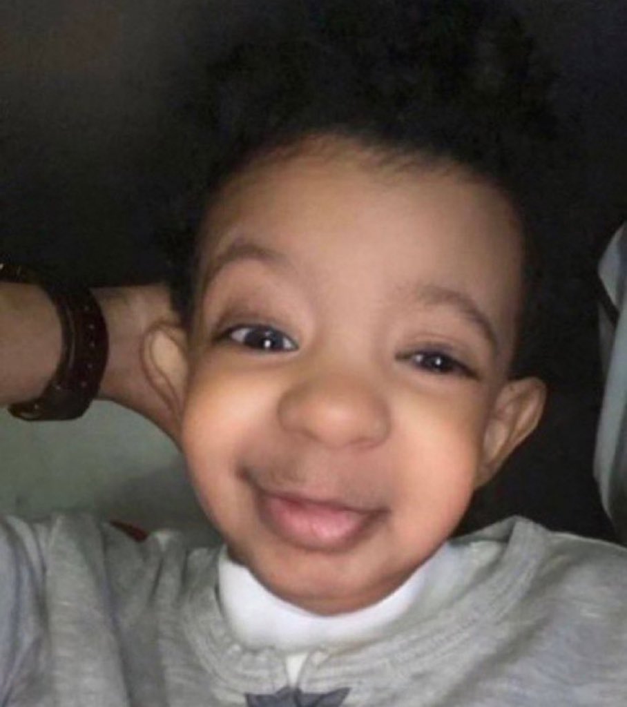 عمانك يسولفون عن احداث الامارات والسعودية ومركز معهم

ولد عمك وهو جاي ينغزك عشان يعلمك وش صار  بسلسلة كرفان مجرم قيمز بامريكا