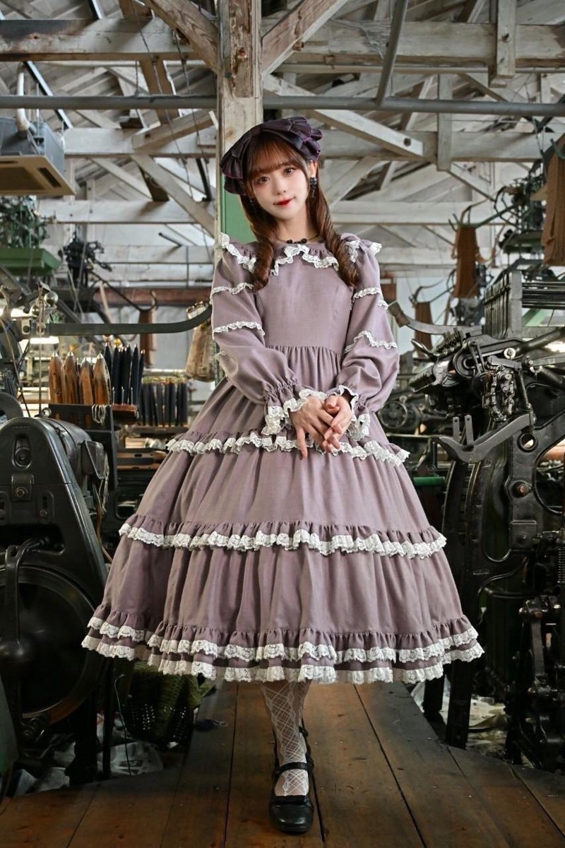 【 🎍初売り🎍🖤  】
この後21:00から⏰

初めてミニ、ロングドレスの
即売品の販売がございます🖤

40m超のレースを使用した
豪華なフリルドレス🎀
たっぷりの尾州毛織物とレース
＋縫製がかなり大変で、
次回の販売は1.5倍ほどのお値段と
なりそうですのでこの機会に😭

🛒 lococo-bishu.stores.jp