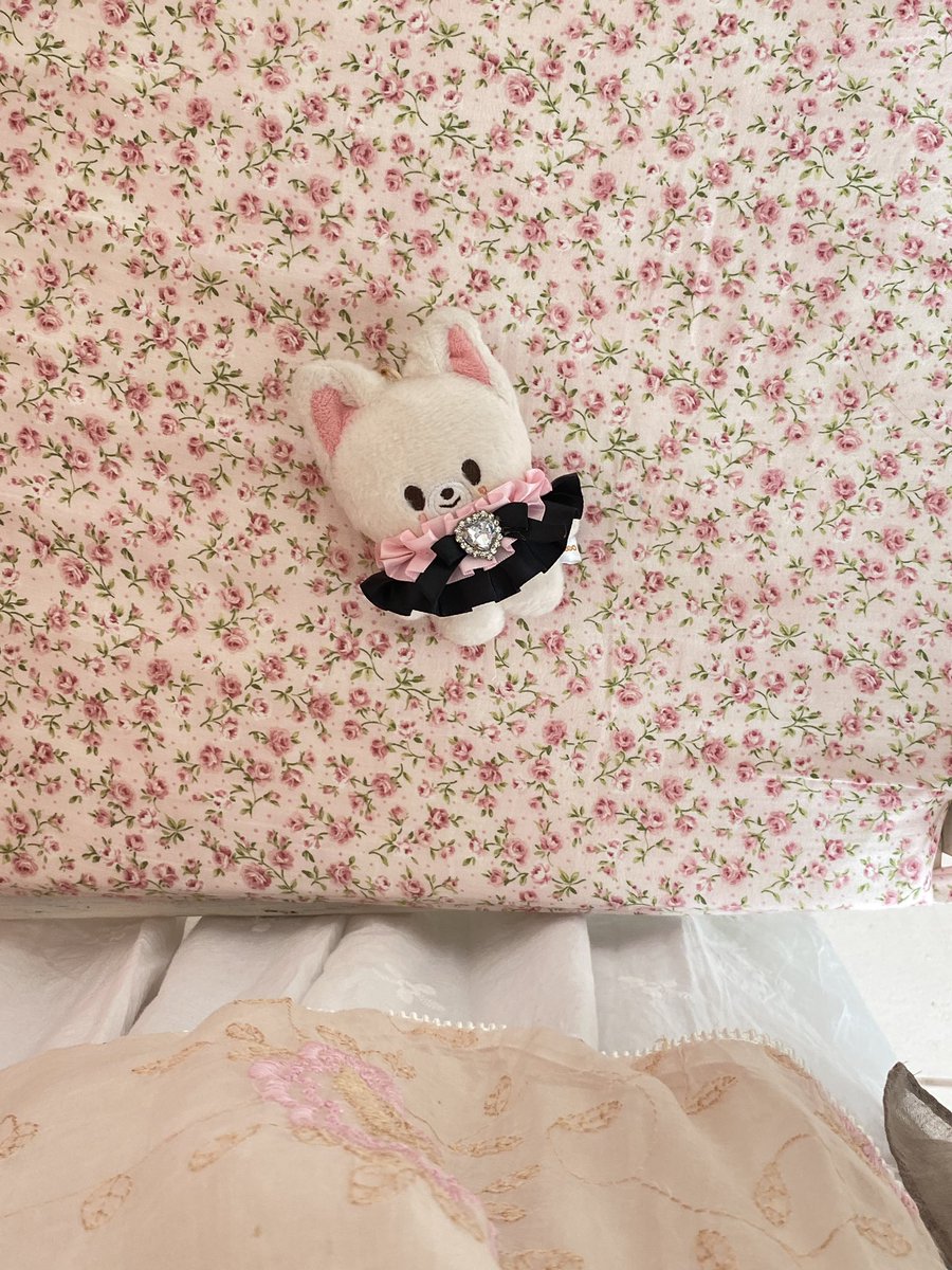 soogyuje's tweet photo. i <3 pink! 🩷🧚🏽‍♀️⭐️🧁🛼 https://t.co/l7WoTnzRFP