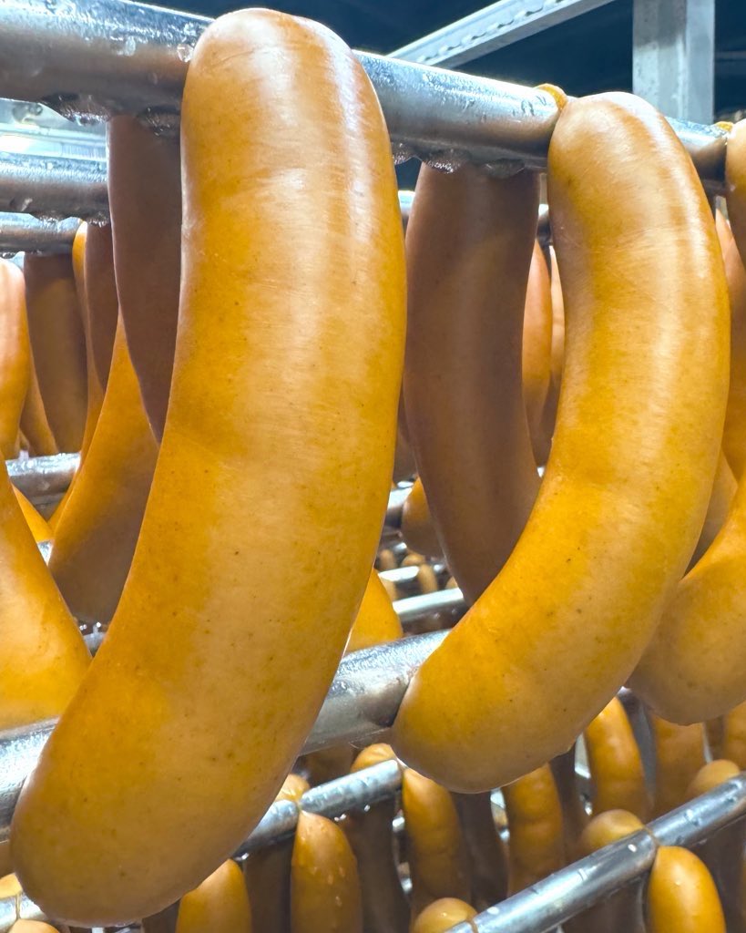 saitoham8's tweet image. お願いです。どうか、この投稿にいいねだけでいいので応援して頂けないでしょうか？『今さら小さな肉屋がSNSに挑戦しても無駄。諦めた方がいい』そんな厳しい声に何度も悔しい思いをした。それでも諦めず続けた4年間。今年、創業50周年を迎える。『サイトウハムがんばれ』と応援頂けると励みになる。