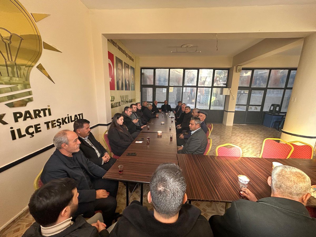 Haftalık ilçe yönetim kurulu toplantımızı, il yönetim kurulu üyemiz Ferhat Çapan’ın katılımıyla gerçekleştirdik. Verimli istişarelerimiz ilçemiz için hayırlara vesile olsun. 🤝📌

<a href="/iekarayel/">Dr. İsmail Emrah KARAYEL</a> 
<a href="/abdulhamitgul/">Abdulhamit Gül</a>